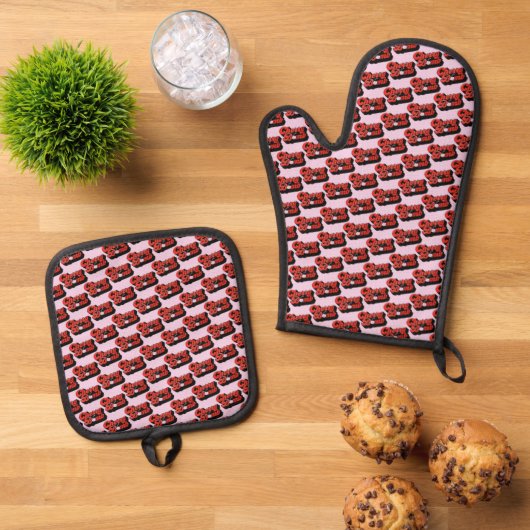 Cherry Bomb Oven Mitt & Pot Houder Set (Top down)