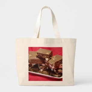 Cherry Chocolate Marshmallow Fudge op een Bord Grote Tote Bag