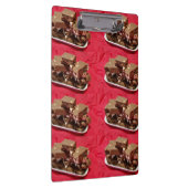 Cherry Chocolate Marshmallow Fudge op een Bord Klembord (Rechts)