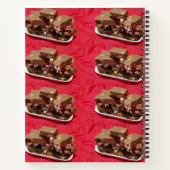 Cherry Chocolate Marshmallow Fudge op een Bord Notitieboek (Achterkant)