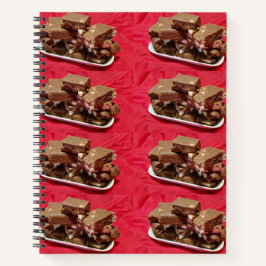 Cherry Chocolate Marshmallow Fudge op een Bord Notitieboek