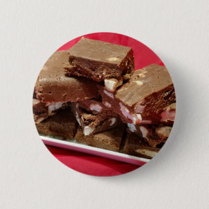 Cherry Chocolate Marshmallow Fudge Op Een Bord Ronde Button 5,7 Cm