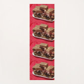 Cherry Chocolate Marshmallow Fudge op een Bord Yogamat (Voorkant)