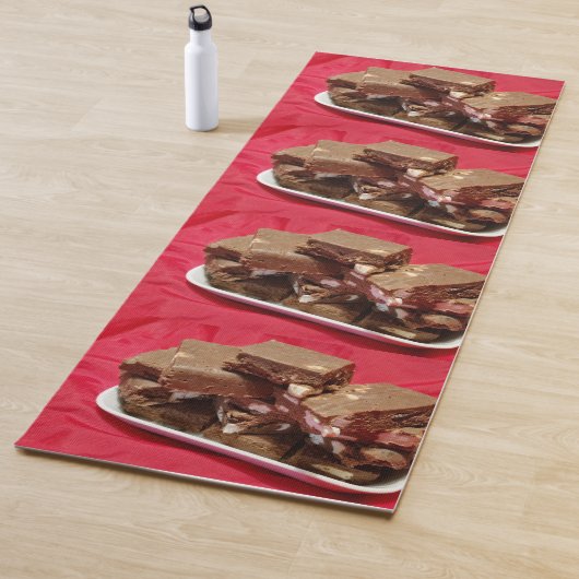 Cherry Chocolate Marshmallow Fudge op een Bord Yogamat (In situ)