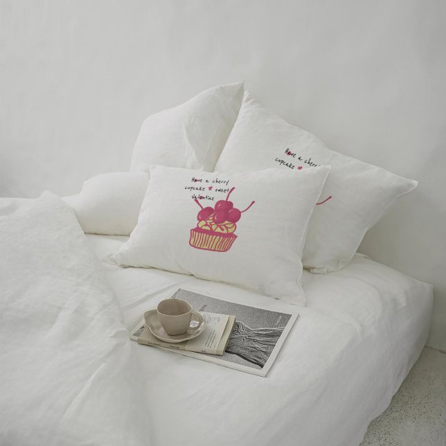 Cherry Cupcake Valentine – Hand-Drawn Dessert Accent Kussen (Creator heeft geüpload)