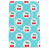 Cherry Dot Pattern – Retro Fruit Gift & Decor Medium Cadeauzakje (Voorkant)