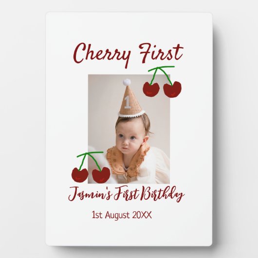 Cherry eerste gelukkige verjaardagsfoto kinder mod fotoplaat (voorkant)
