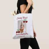 Cherry eerste gelukkige verjaardagsfoto kinder mod tote bag (Dichtbij)