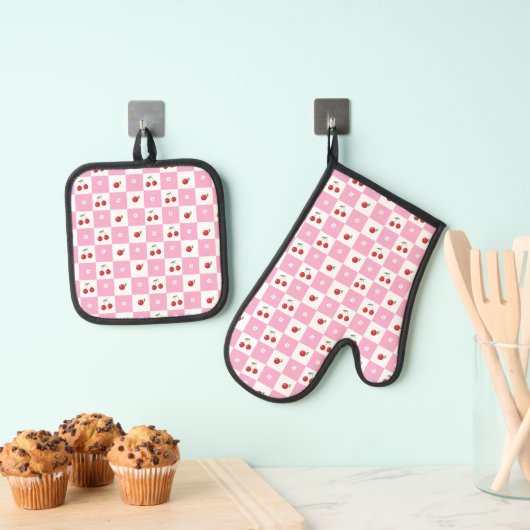 Cherry en Tiny Blossom Roze Gingham Patroon Ovenwant & Pannenlap Set (Insitu(Ophanging))