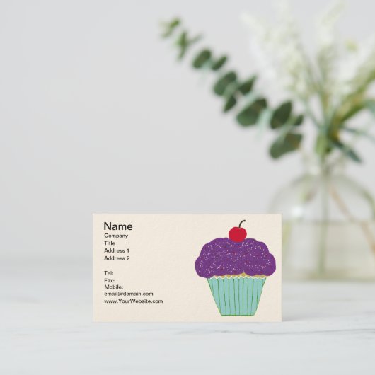 Cherry on Top Paars Frosting Vanilla Cupcake Visitekaartje (Staand voorkant)