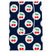 Cherry Pattern – Retro Fruit Gift & Decor Medium Cadeauzakje (Achterkant)