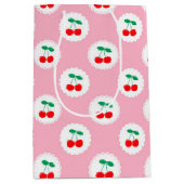 Cherry Pattern – Retro Fruit Gift & Decor Medium Cadeauzakje (Voorkant)