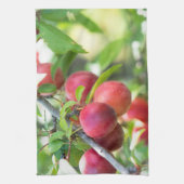 Cherry plum on tak theedoek (Verticaal)
