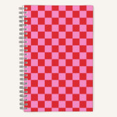 Cherry Red and Pink Checkerboard Deluxe Notebook Notitieboek (Voorkant)