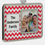 Cherry Red Chevron Verzilverd Omlijst Ornament (Rechts)