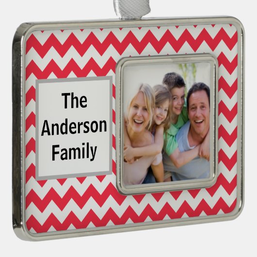 Cherry Red Chevron Verzilverd Omlijst Ornament (Rechts)