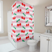 Cherry Stripe Pattern – Retro Fruit Gift & Decor Douchegordijn (In situ)