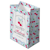 Cherry Sweet Blue Coquette Boog Verjaardagsgunsten Medium Cadeauzakje (Voorkant Gekanteld)