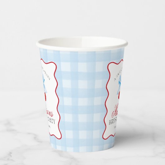 Cherry Sweet Blue Coquette Bow Gingham Verjaardag Papieren Bekers (Links)