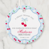 Cherry Sweet Blue Coquette Bow Verjaardagskring Bedankjes Labels (Voorkant)