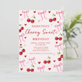 Cherry Sweet Bow Birthday Invitation Kaart (Staand voorkant)
