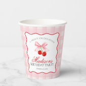 Cherry Sweet Pink Coquette Bow Gingham Verjaardag Papieren Bekers (Voorkant)