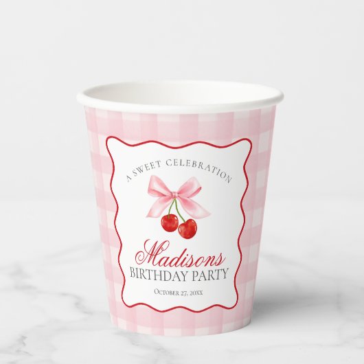 Cherry Sweet Pink Coquette Bow Gingham Verjaardag Papieren Bekers (Voorkant)