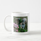 Cherub in de gras koffiemok (Links)