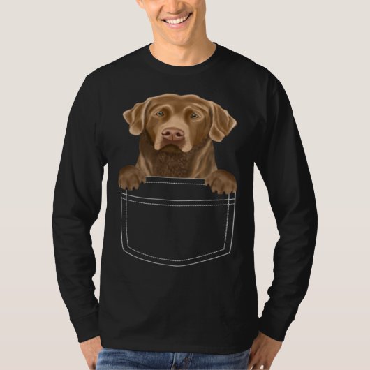 Chesapeake Bay Retriever Dog In Pocket  Dog T-shirt (Voorkant)