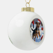 Chesapeake Bay Retriever Sneeuw met Kerstmis Pet Keramische Bal Ornament (Links)