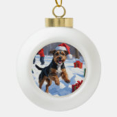 Chesapeake Bay Retriever Sneeuw met Kerstmis Pet Keramische Bal Ornament (Voorkant)