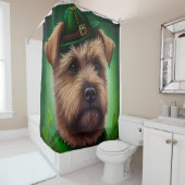 Chesapeake Bay Terrier in St. Patrick's Day Dress Douchegordijn (In situ)