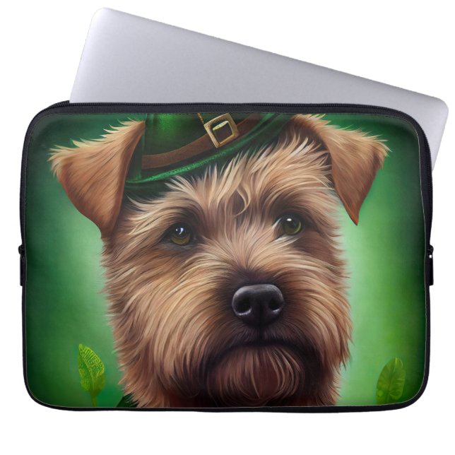 Chesapeake Bay Terrier in St. Patrick's Day Dress Laptop Sleeve (Voorkant)