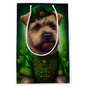 Chesapeake Bay Terrier in St. Patrick's Day Dress Medium Cadeauzakje (Voorkant)
