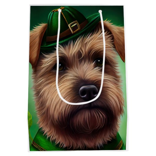 Chesapeake Bay Terrier in St. Patrick's Day Dress Medium Cadeauzakje (Achterkant)