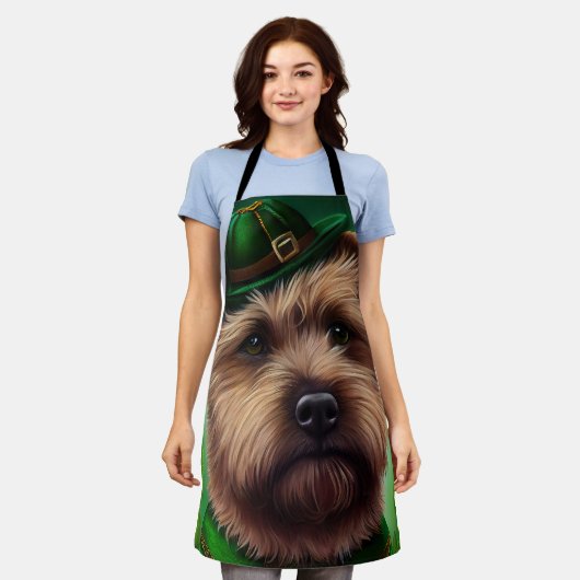 Chesapeake Bay Terrier in St. Patrick's Day Dress Schort (Gedragen)