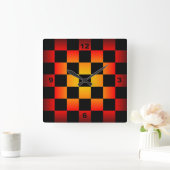 Chess ~ Checkerboard Clock Black & Fire Background Vierkante Klok (Huis)