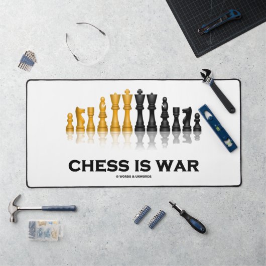 Chess is een oorlogsreflecterende schaakstukken bureaumat (Werkstation)