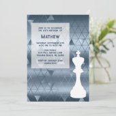 Chess King Geometric Dusty Blue en White Birthday Kaart (Staand voorkant)