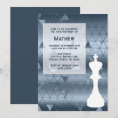 Chess King Geometric Dusty Blue en White Birthday Kaart (Voorkant / Achterkant)