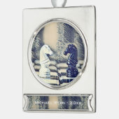 Chess Knight Chess Board Personeelszaken kerstmis Verzilverd Banner Ornament (Links)