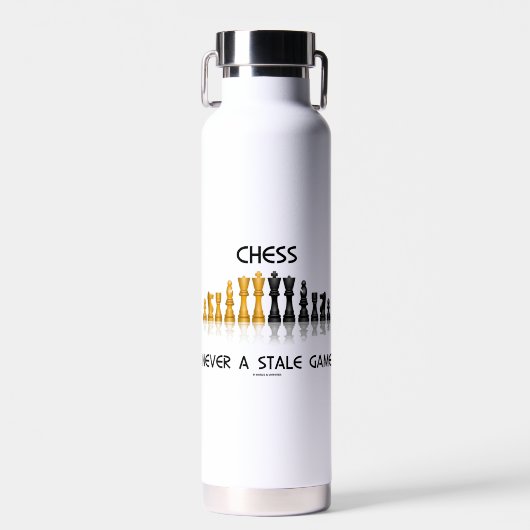 Chess Nooit een stale game die zich reflecteert op Waterfles (Voorkant)