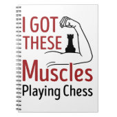 Chess Player Funny heeft spieren die Chess Notitieboek (Voorkant)