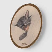 Chessie de Slaapende Keukenmuur (sepia) Grote Klok (Hoek)