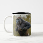 Chest Beating Gorilla Tweekleurige Koffiemok (Links)