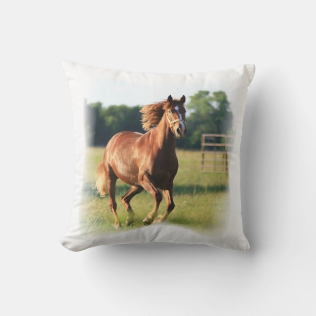 Chestnut Galloping Horse Pillow Kussen (Voorkant)