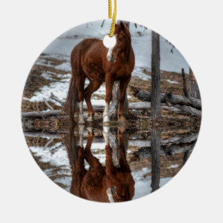 Chestnut Ranch Horse and Pond Reflection Keramisch Ornament
