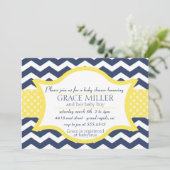 Chevron Baby shower nodigt uit. Navy blauw en geel Kaart (Staand voorkant)