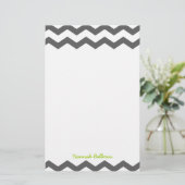 Chevron Charcoal Gray Zigzag Stripes Personalizeer Briefpapier (Staand voorkant)
