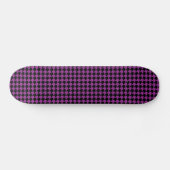 Chevron controleert pruim en zwart skateboard (Horizontaal)